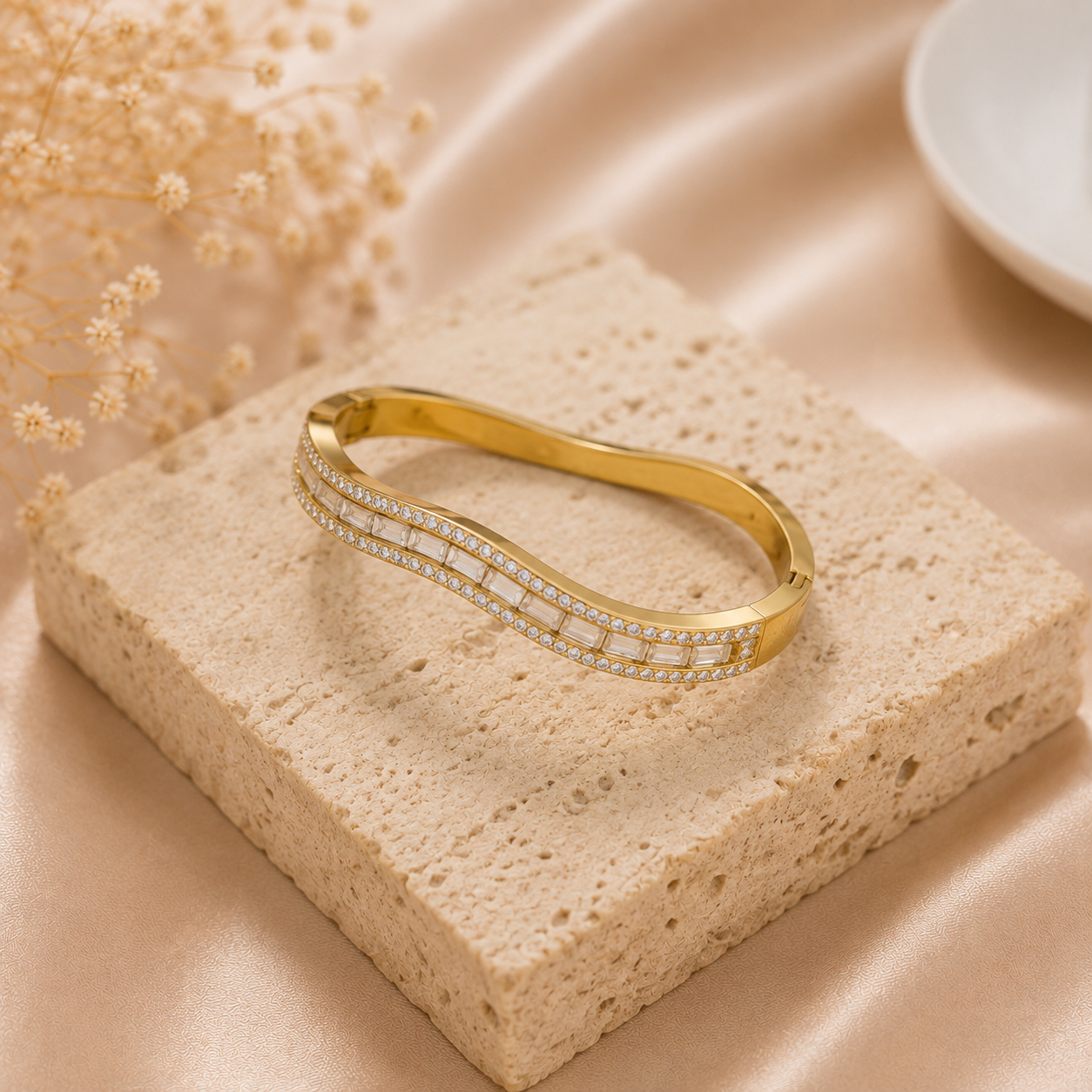 ELISSE BANGLE BRACELET