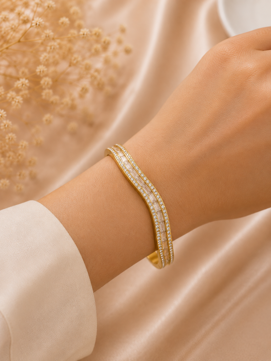 ELISSE BANGLE BRACELET