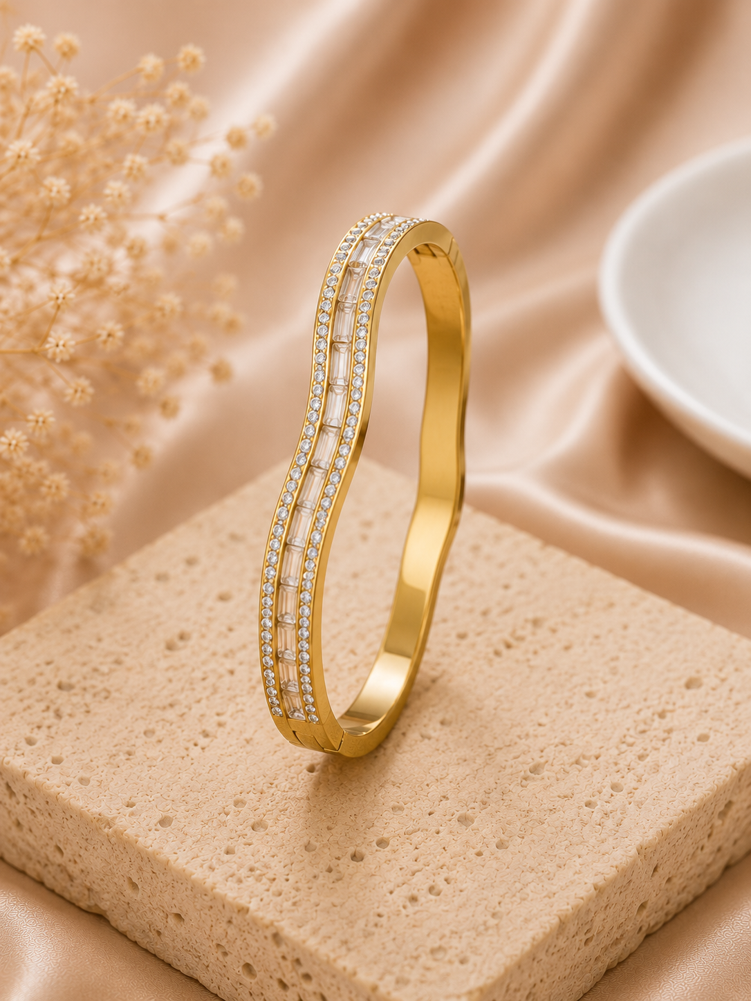 ELISSE BANGLE BRACELET
